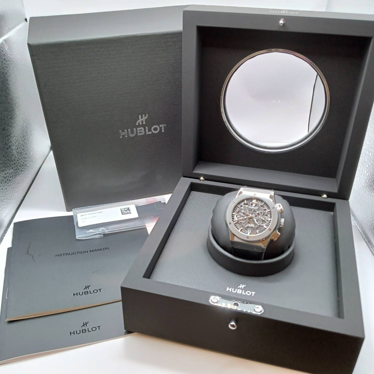 ウブロ クラシック・フュージョン アエロ・フュージョン チタニウム 525.NX.0170.LR 45mm