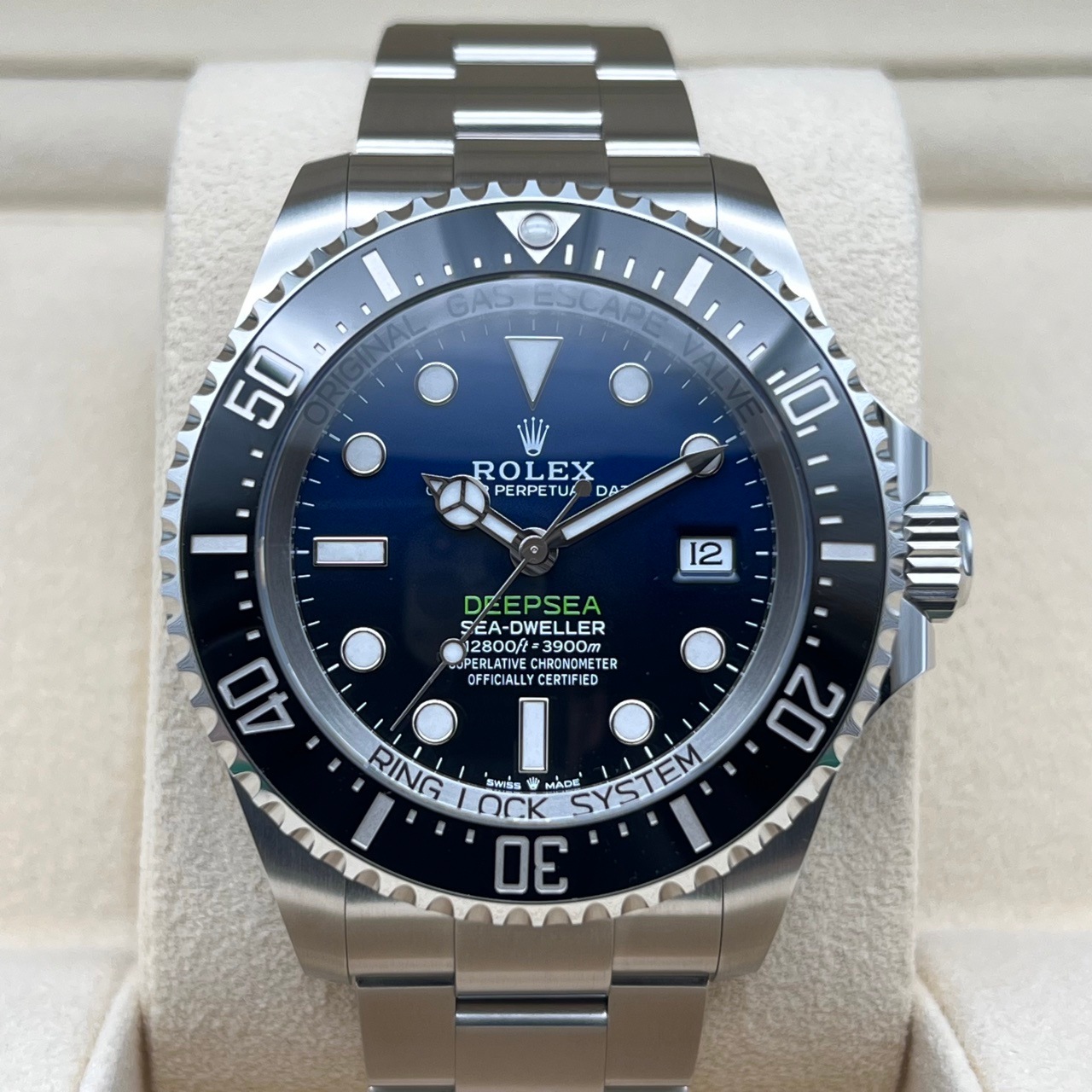 ロレックス シードゥエラーディープシー 136660 Dブルー オイスターブレスレット 44mm