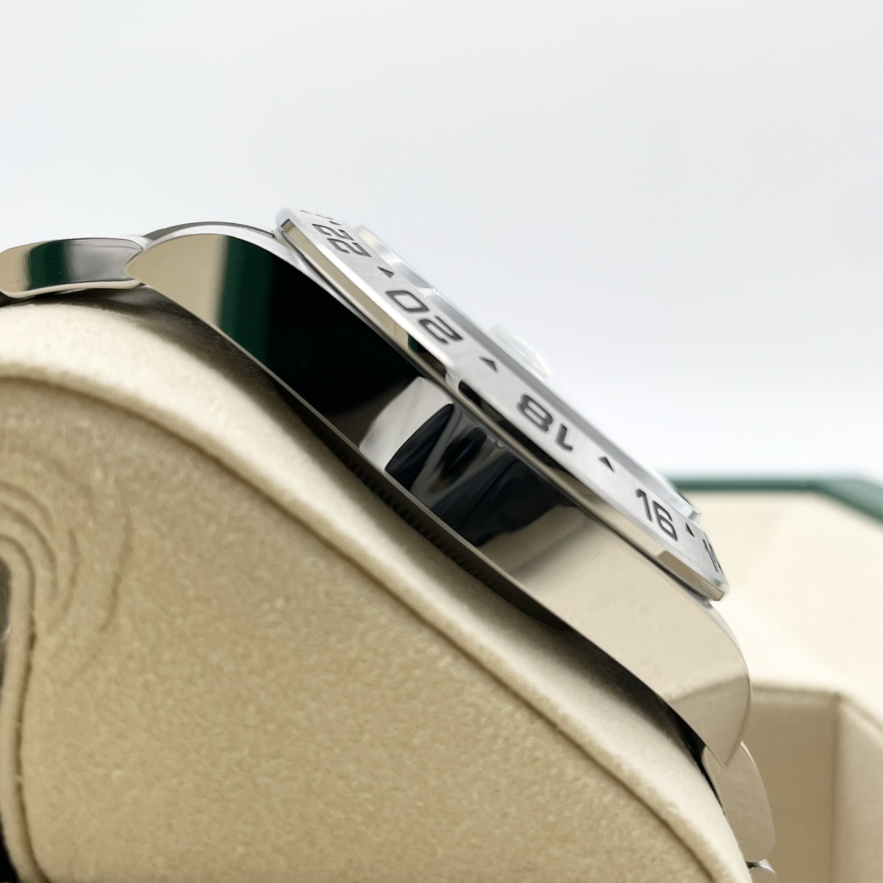 ロレックス エクスプローラーII 226570 ホワイト オイスターブレスレット 42mm