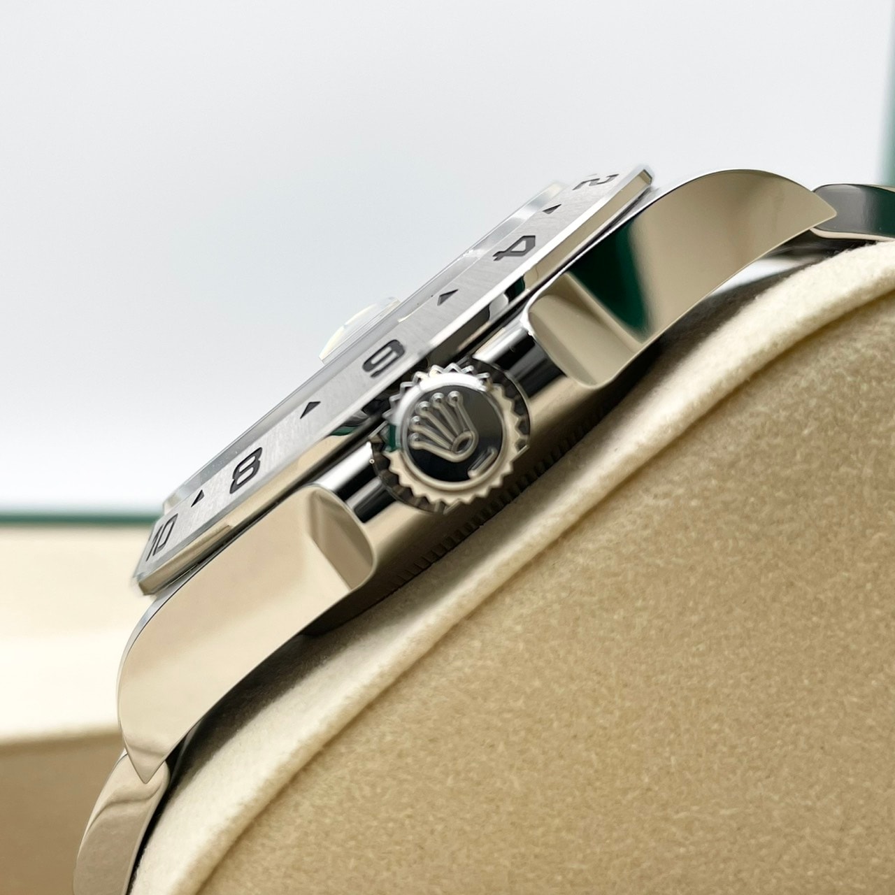 ロレックス エクスプローラーII 226570 ホワイト オイスター