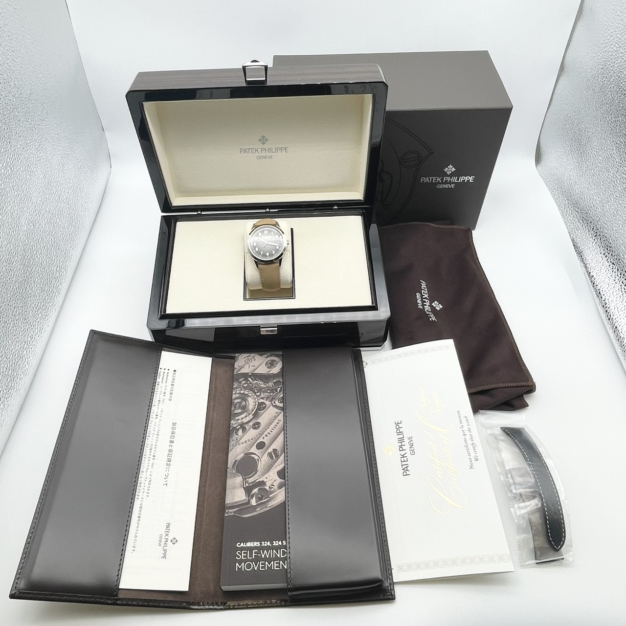 パテックフィリップ カラトラバ 5226G-001 ブラック 40mm