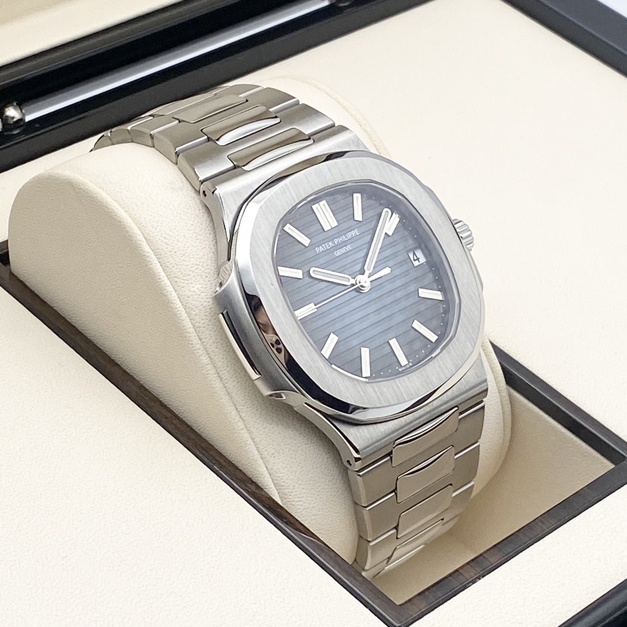 パテックフィリップ ノーチラス 5711/1A-010 ステンレススチール ブルー 40mm