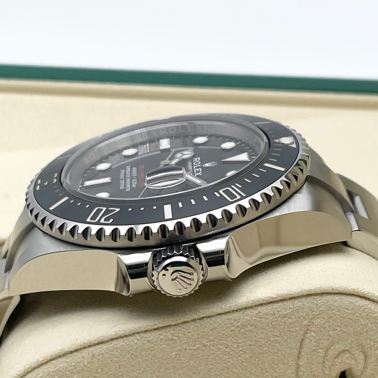 ロレックス シードゥエラー 126600 ブラック オイスターブレスレット 43mm