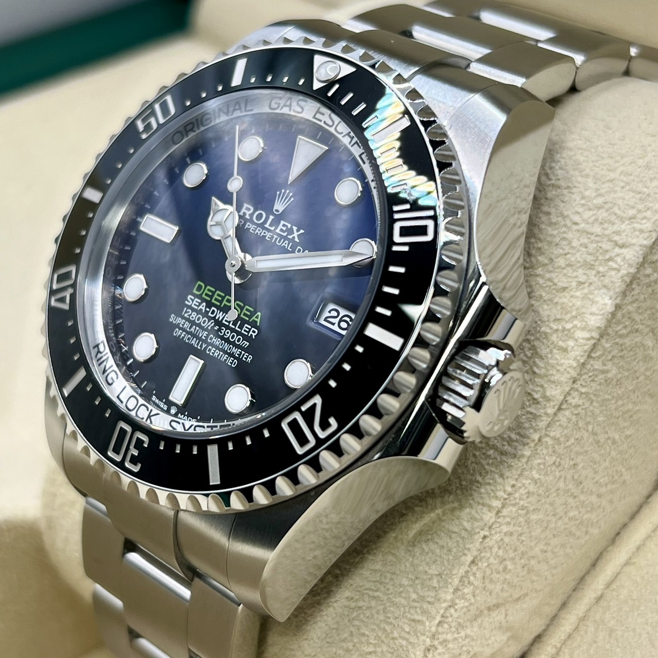 ロレックス シードゥエラー 136660 オイスターブレスレット Dブルー 44mm