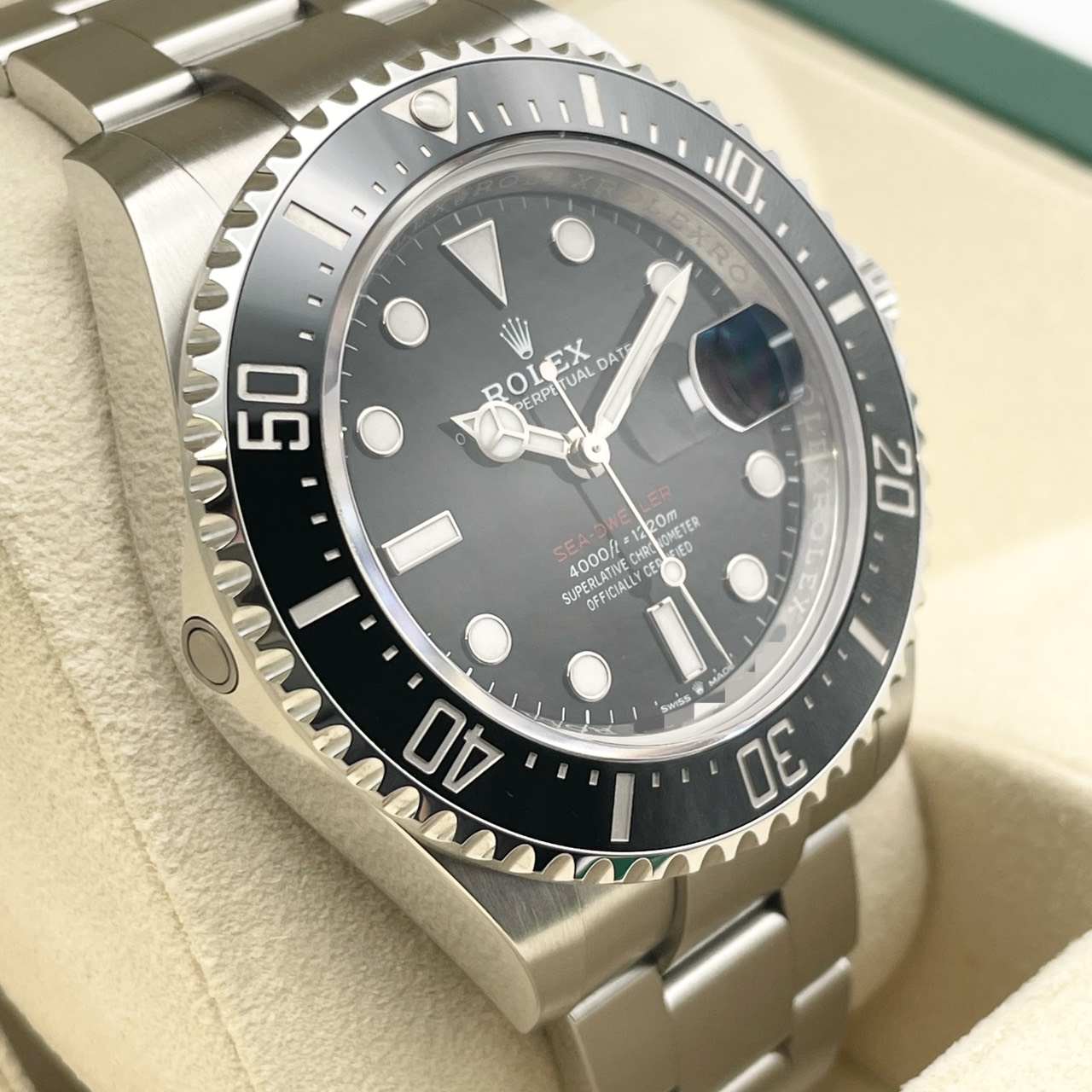 ロレックス シードゥエラー 126600 ブラック オイスターブレスレット 43mm