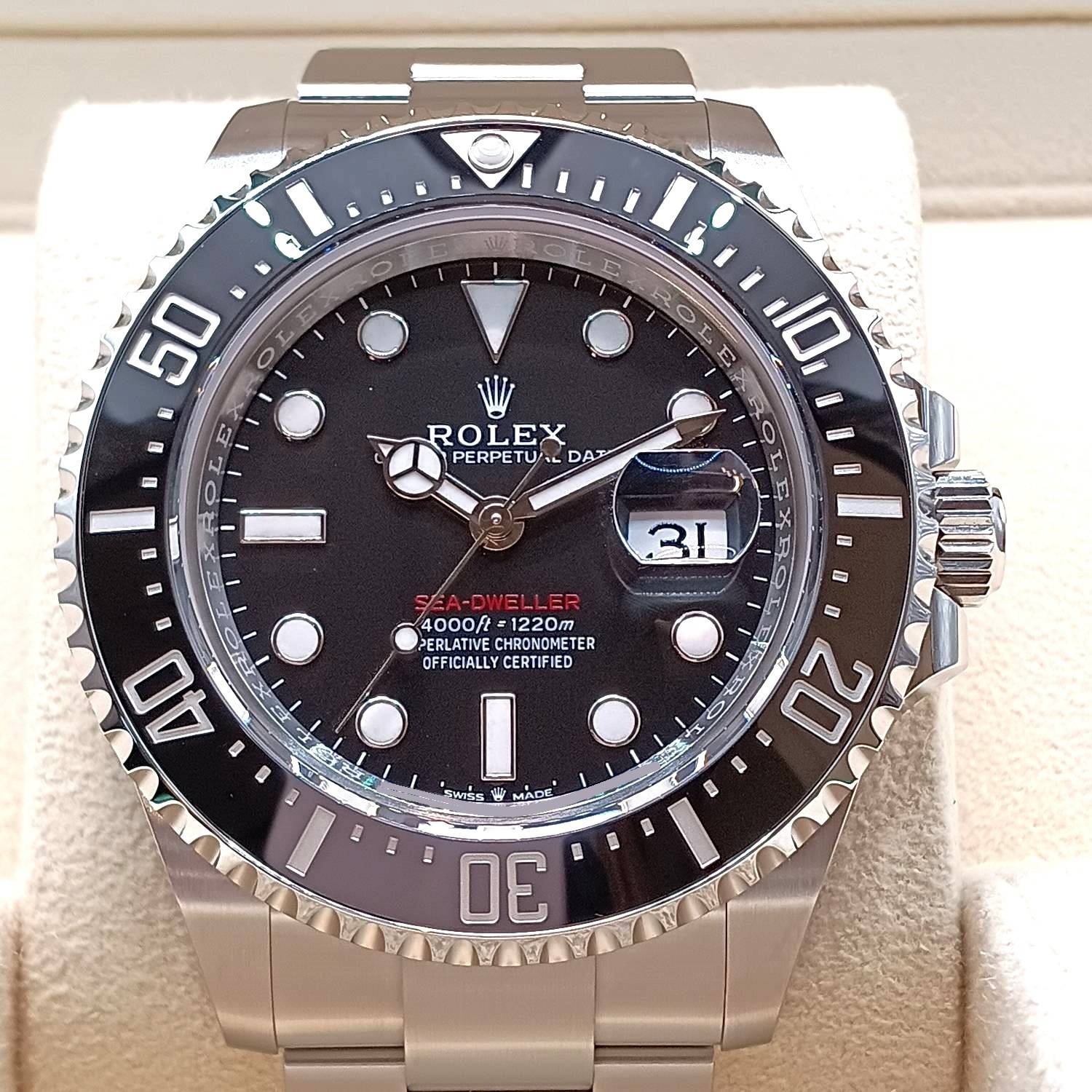 ロレックス シードゥエラー 126600 オイスターブレスレット ブラック 43mm