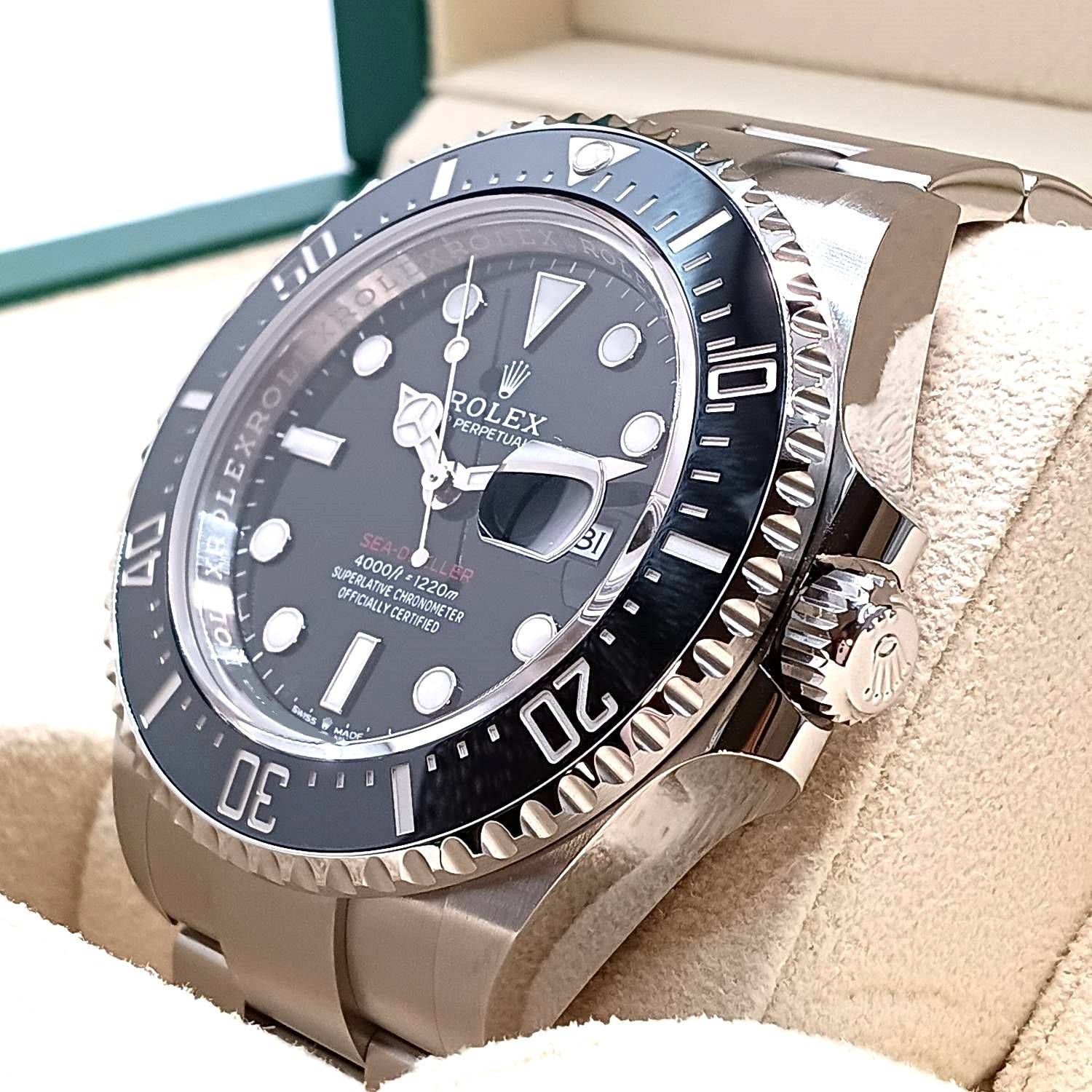 ロレックス シードゥエラー 126600 オイスターブレスレット ブラック 43mm