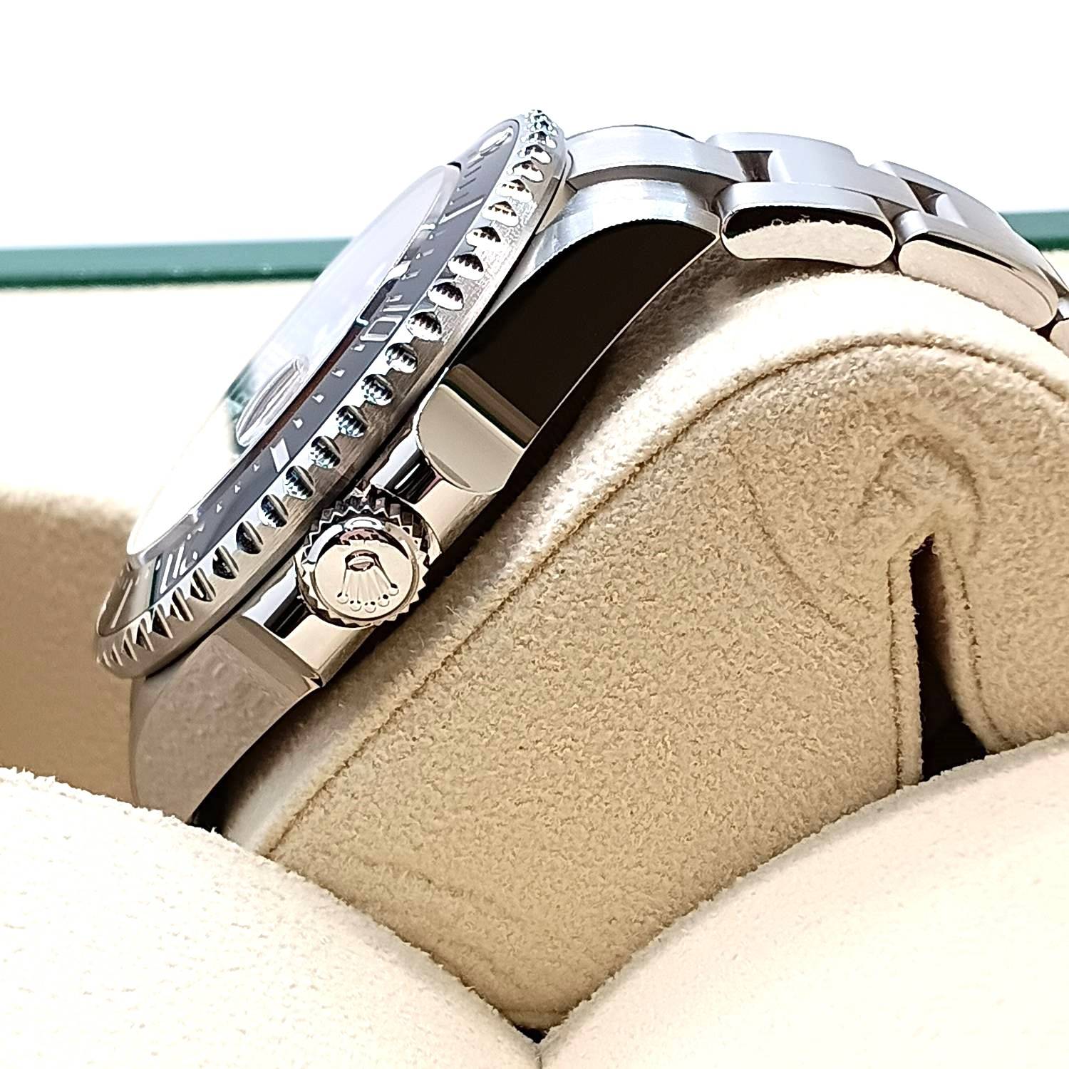 ロレックス シードゥエラー 126600 オイスターブレスレット ブラック 43mm