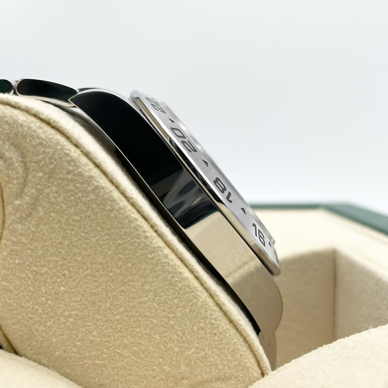 ロレックス エクスプローラーII 226570 オイスターブレスレット ブラック 42mm
