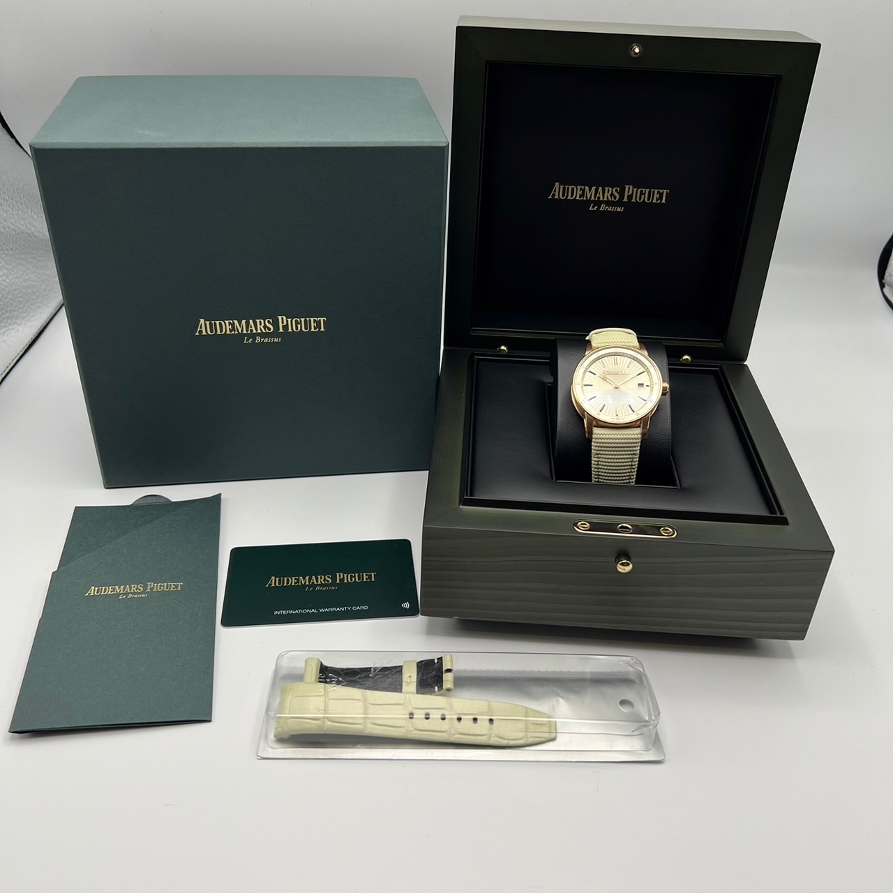 オーデマピゲ ノベルティ 定価440万】 オーデマピゲ CODE 11.59 バイ オーデマ ピゲ