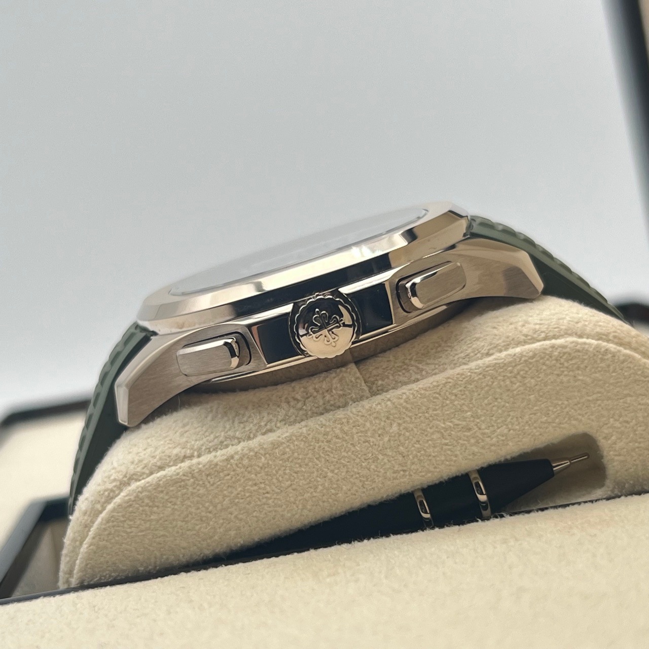 パテックフィリップ アクアノート 5968G-010 カーキグリーン 42.2mm