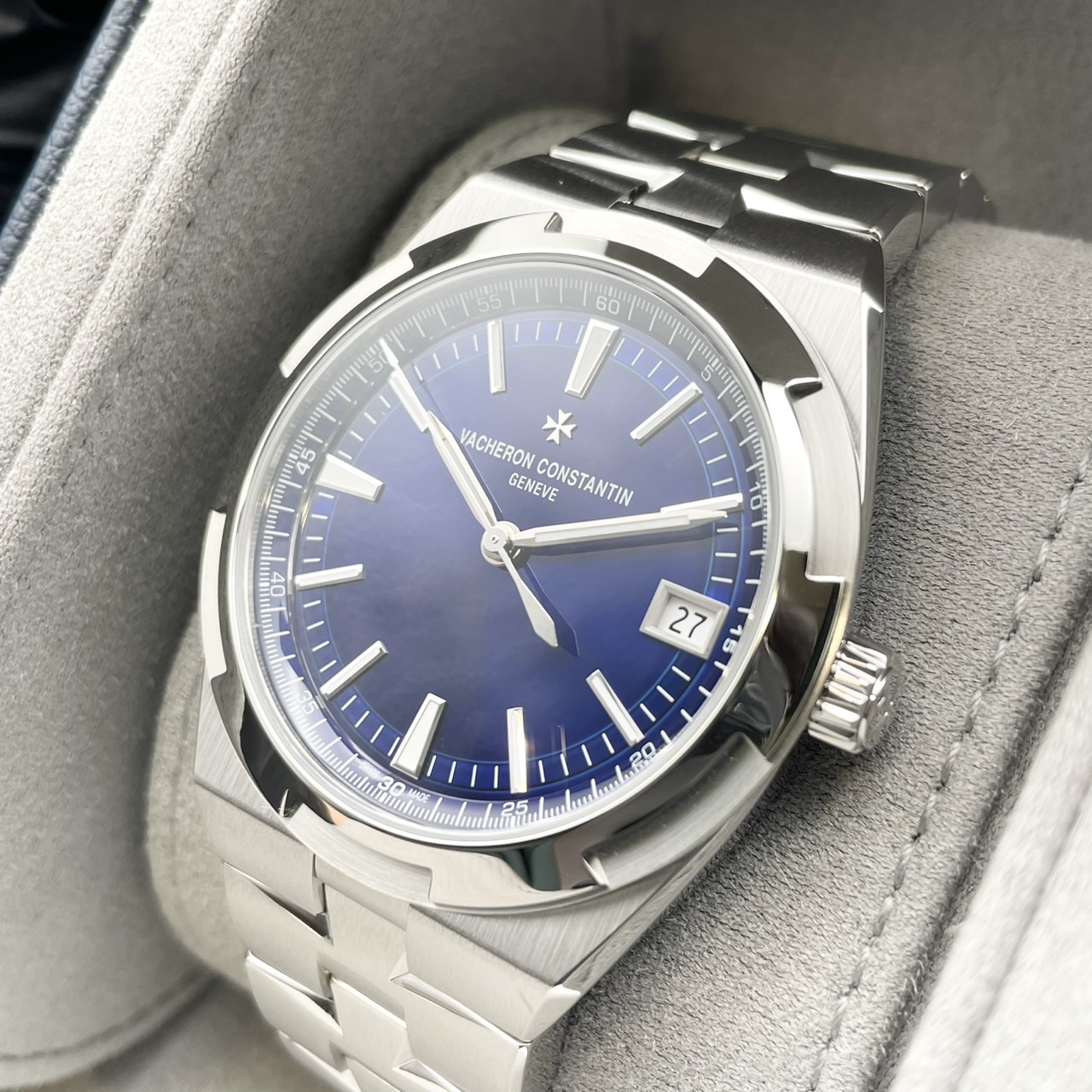 ヴァシュロンコンスタンタン オーヴァーシーズ 4520V/210A-B128 ステンレススチール ブルー 41mm