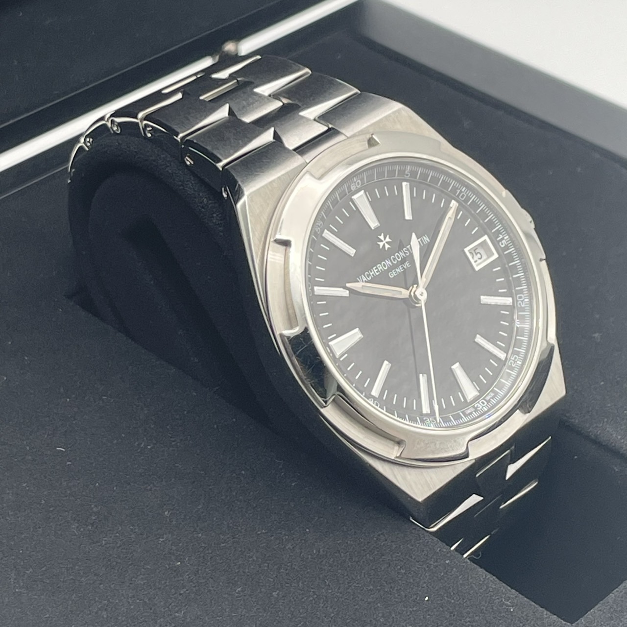 ヴァシュロンコンスタンタン オーヴァーシーズ オートマティック 4500V/110A-B483 ブラック 41mm