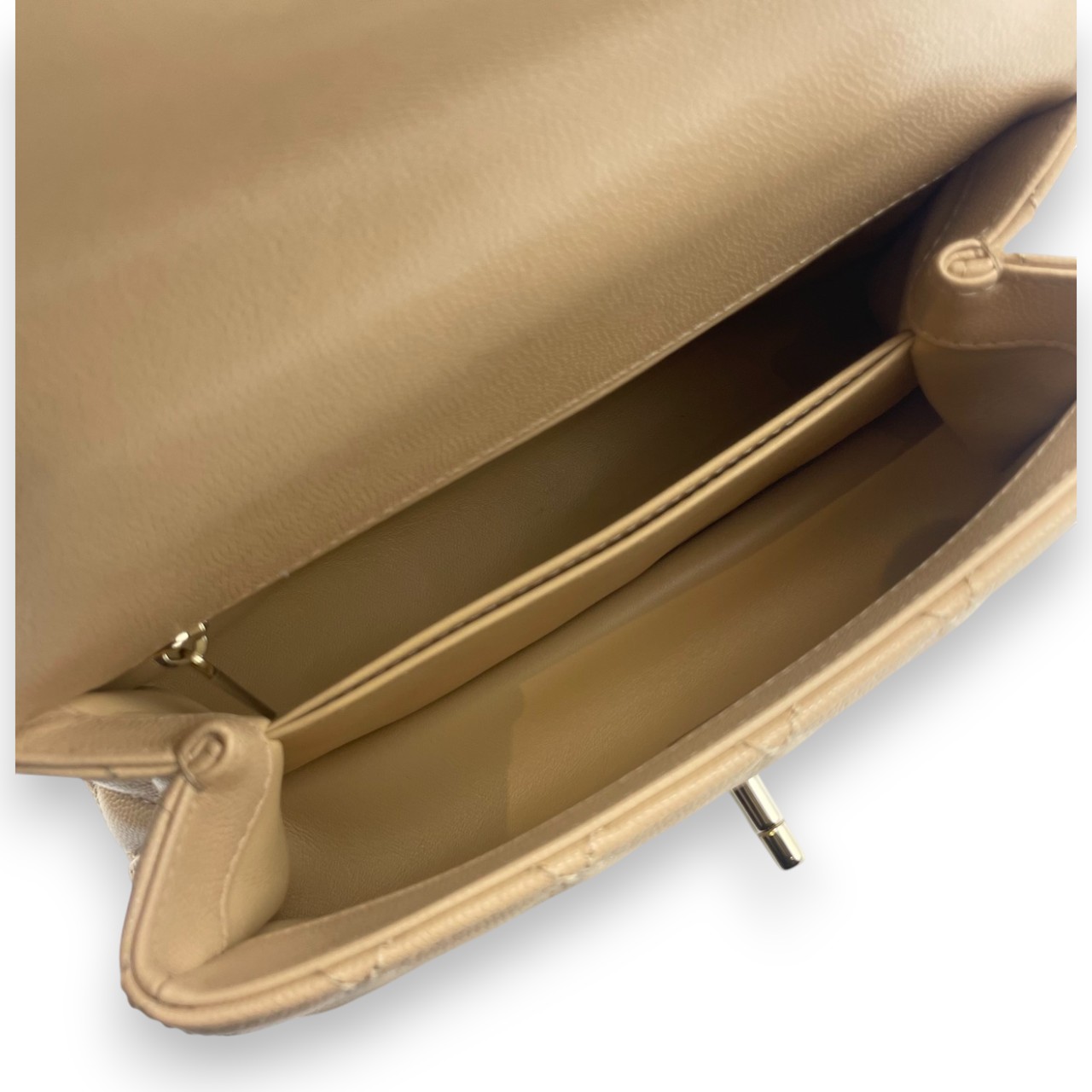 シャネル ココハンドル W24 ベージュ キャビアスキン ゴールド金具