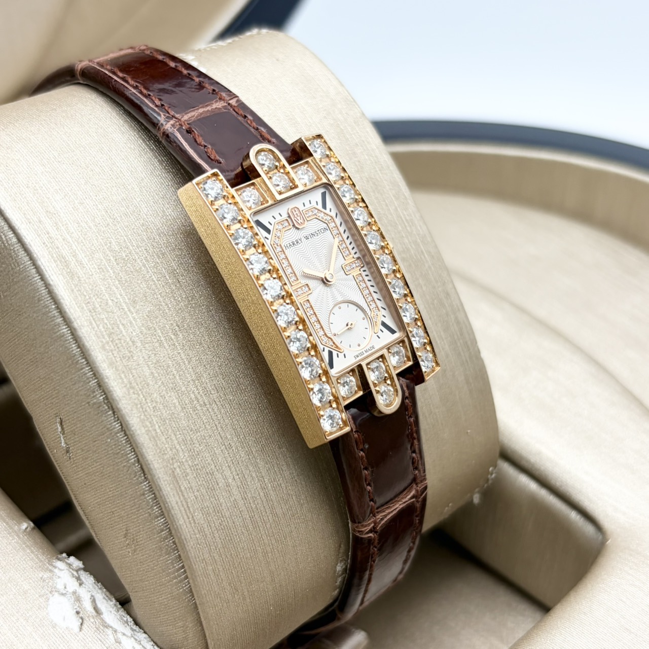 【定価6,149,000円！】 ハリーウィンストン アベニュー AVEQHM21RR122 シルバー 21.4x36.1mm