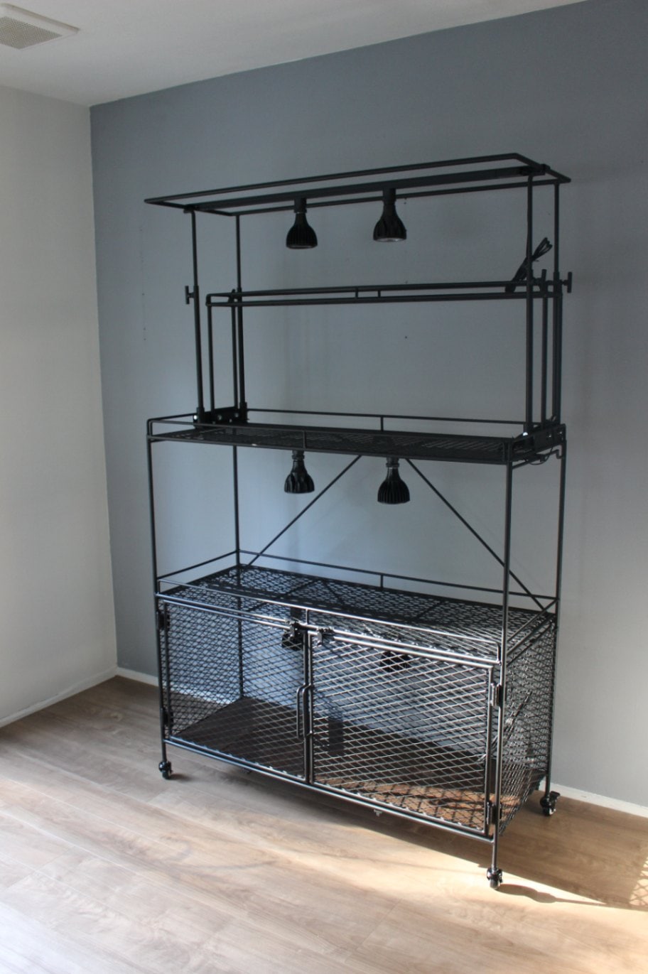 植物棚 下段扉メッシュタイプ | 植物棚 | m2works