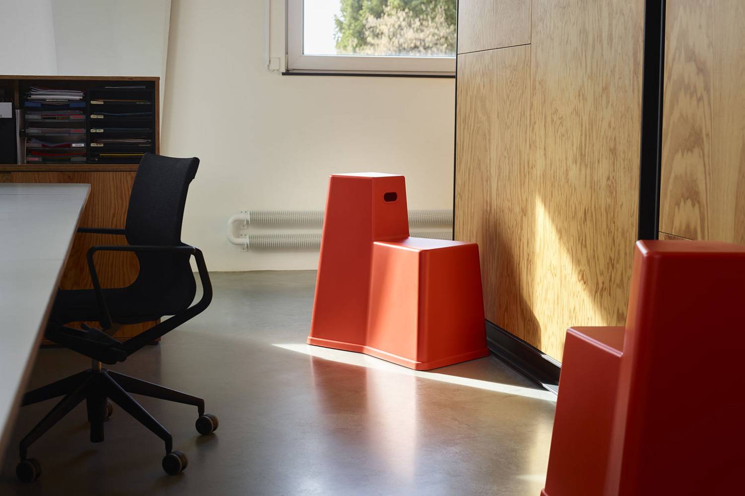 ヴィトラvitra スツール ツール　インダストリアルグリーン　レッド2点 Vitra（ヴィトラ）STOOL TOOL（スツール ツール