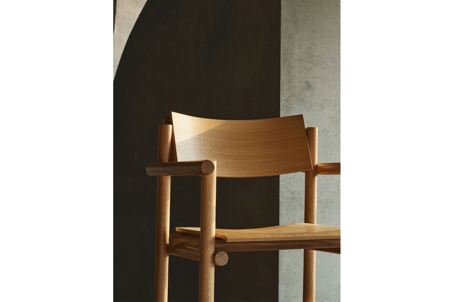 ミューク ウッド アームチェアの通販 | 家具・インテリア通販 MAARKET