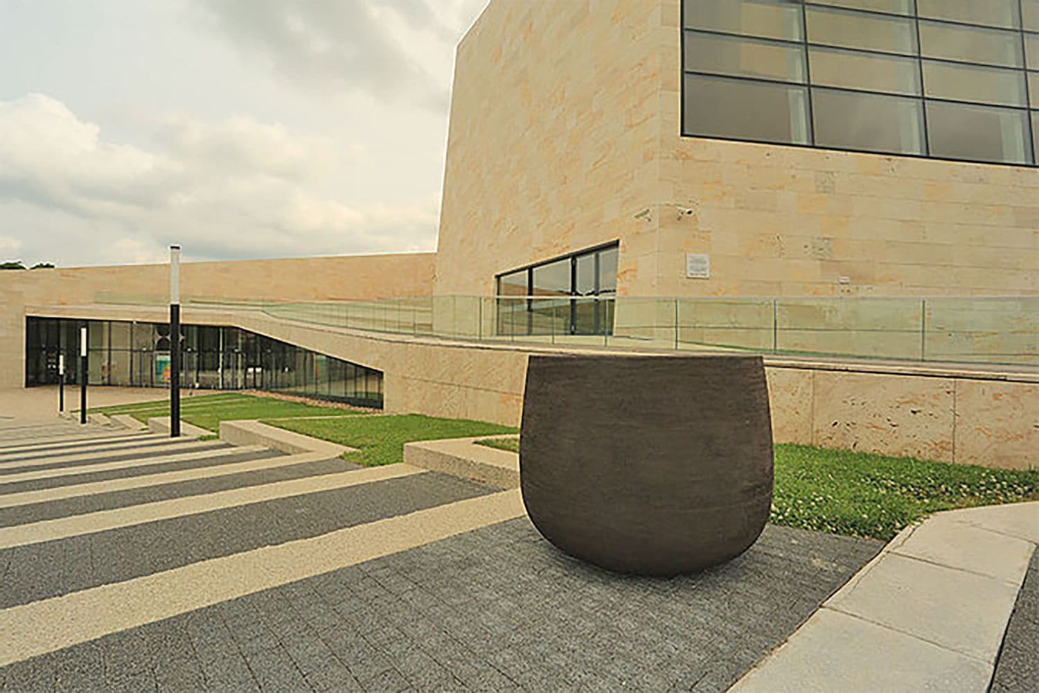 DOMANI Minsk ドマーニ カラカス ベース 家具 デザイナーズ家具 輸入家具 インテリア 通販 家具 通販 インテリアショップ 花瓶 花器 フラワーベース マーケット maarket