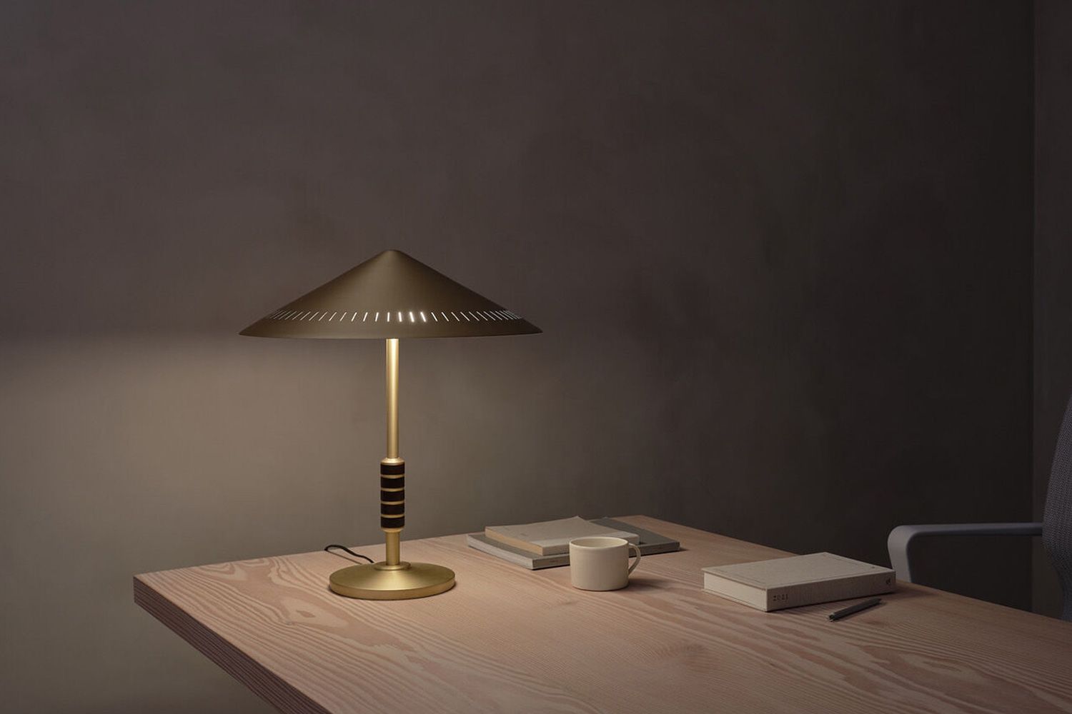 ガヴァナー テーブルランプの通販 | 家具・インテリア通販 MAARKET