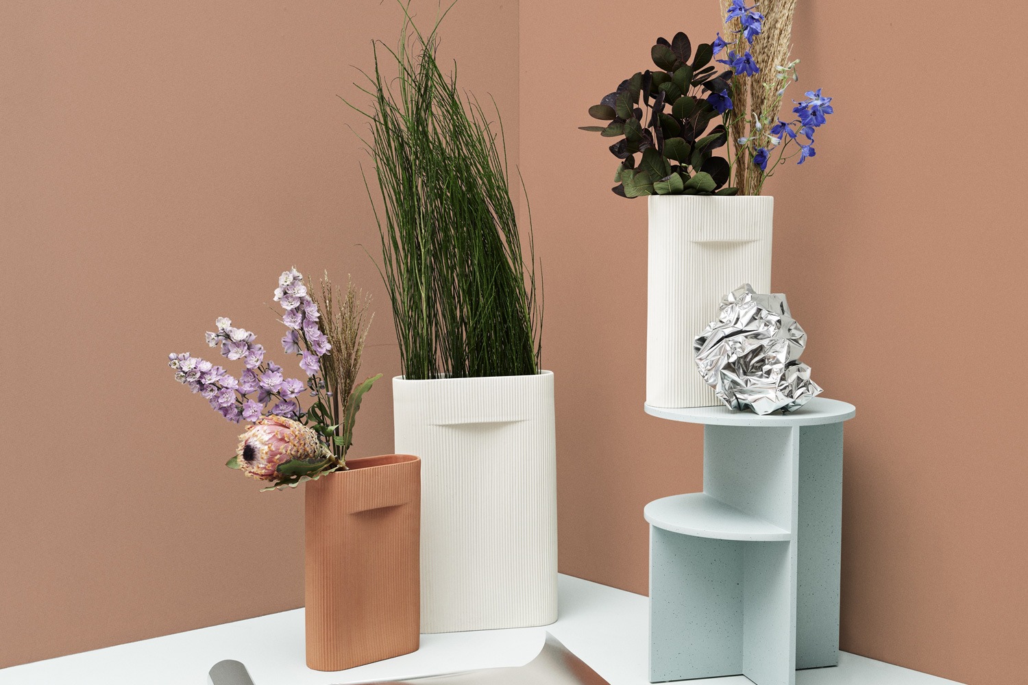 muuto RIDGE VASE オフホワイト　フラワーベース リッジ ベースの通販 | 家具・インテリア通販 MAARKET マーケット