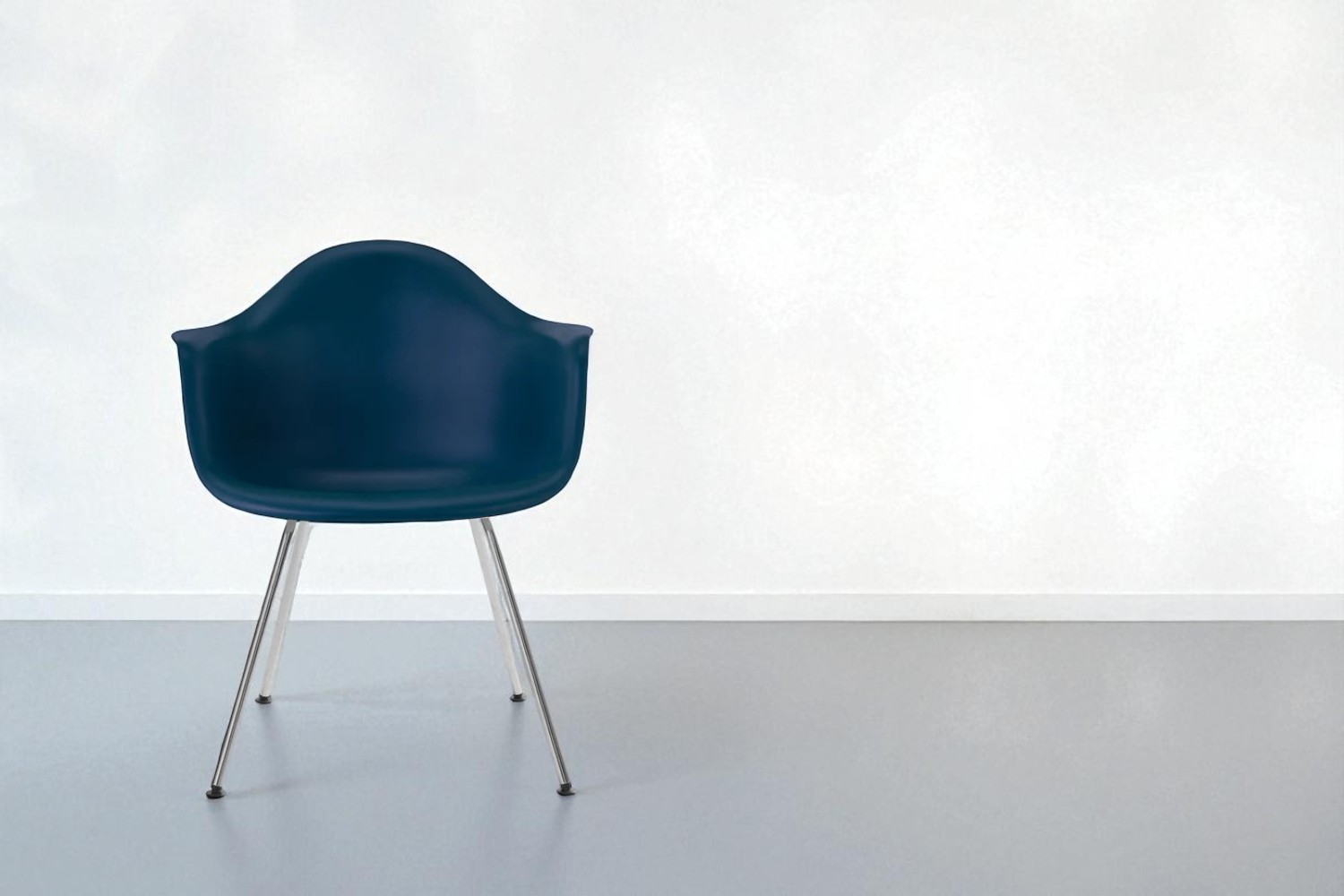 イームズ プラスチックシェル アームチェア 4レッグベース＃クロームの