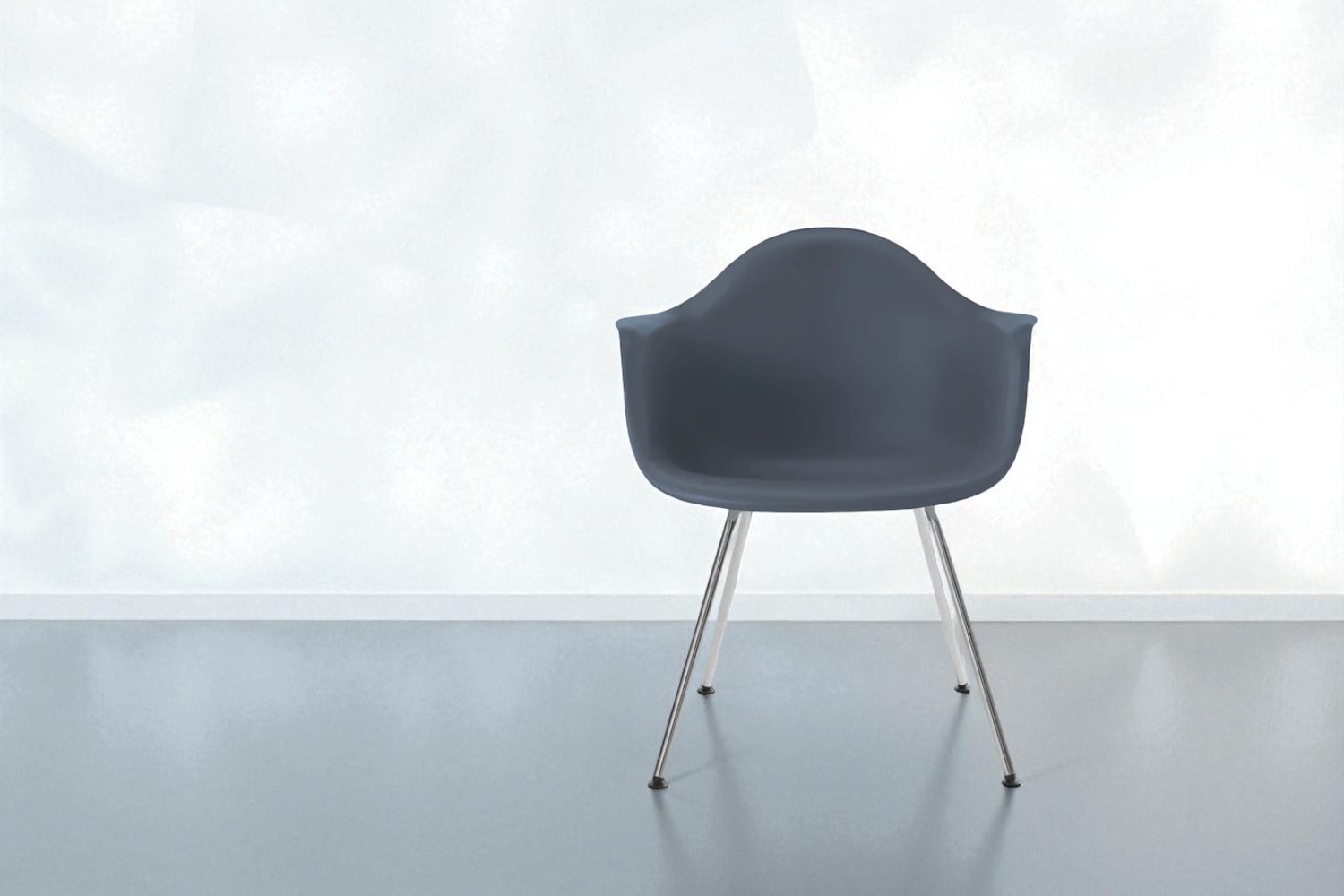 イームズ プラスチックシェル アームチェア 4レッグベース＃クロームの