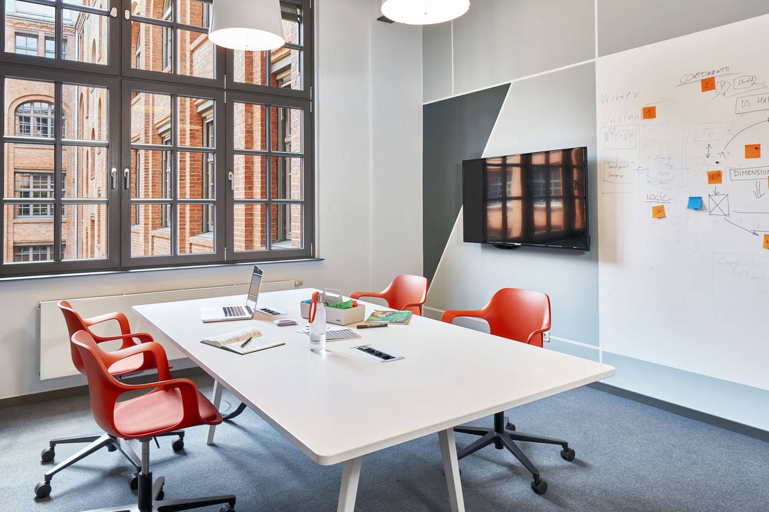 ハル RE アームチェア スタジオの通販 | 家具・インテリア通販 MAARKET