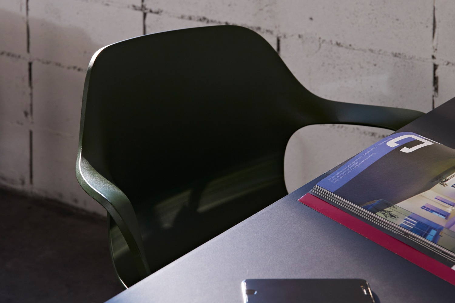 ハル RE アームチェア スタジオの通販 | 家具・インテリア通販 MAARKET