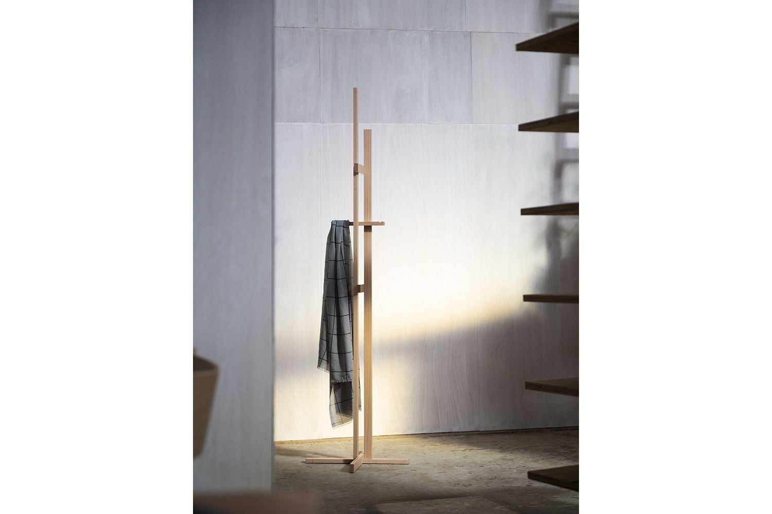 エレメンツ コートスタンドの通販 | 家具・インテリア通販 MAARKET