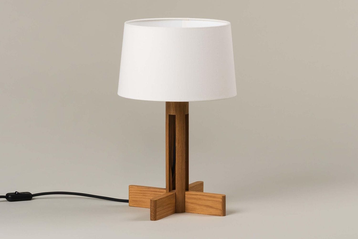 テーブルランプ マニー バーチ無垢材 スカンジナビアン テーブルランプ – KANADEMONO