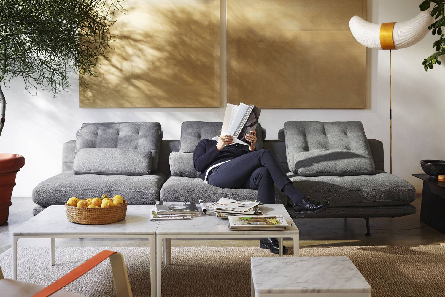 取付無料！ヴィトラ プレートテーブル 大理石天板 おしゃれホワイトミニテーブル✨ 取付無料！ヴィトラ プレートテーブル 大理石天板 おしゃれホワイト