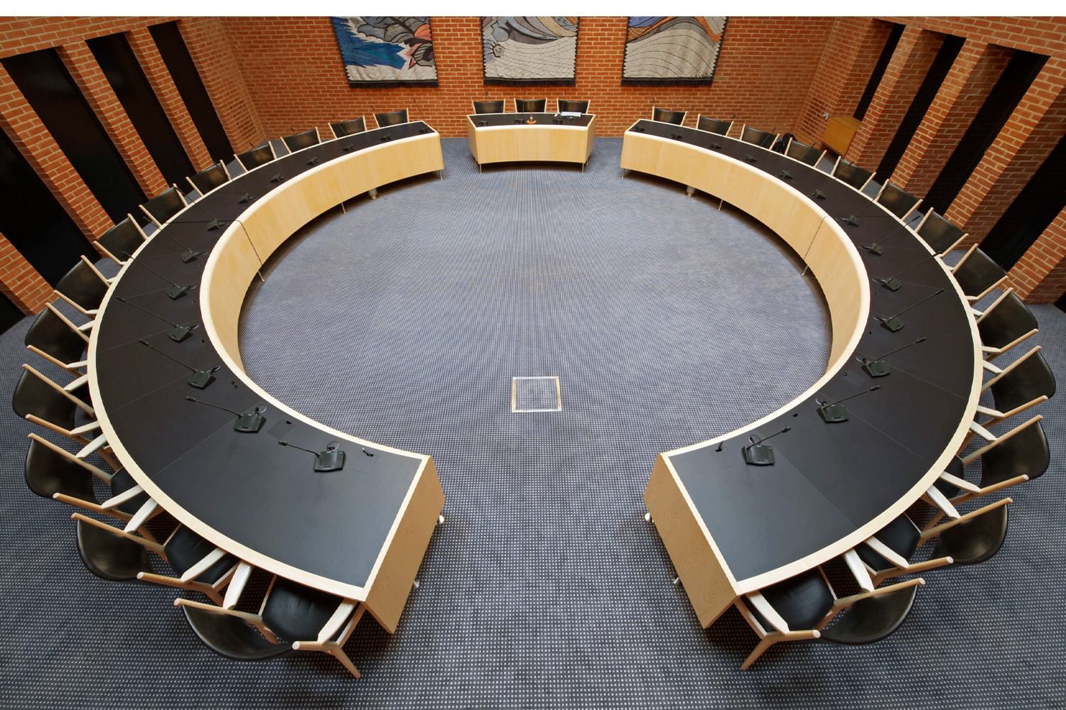 PP240 コンフェランスチェアの通販 | 家具・インテリア通販 MAARKET