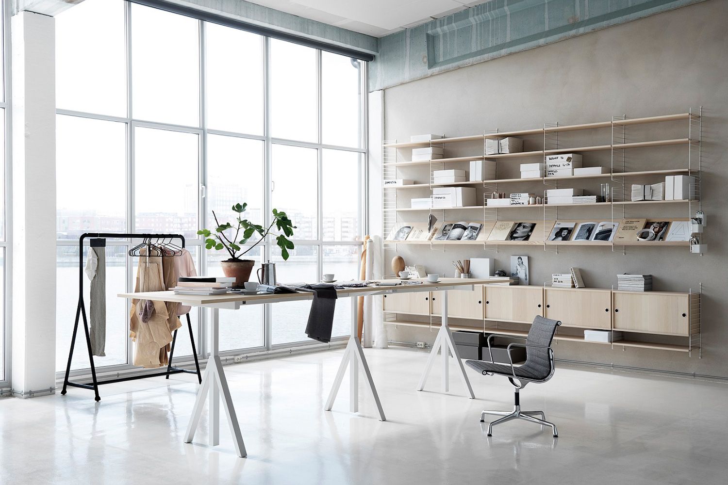 ワークス 昇降式ワークデスクの通販 | 家具・インテリア通販 MAARKET