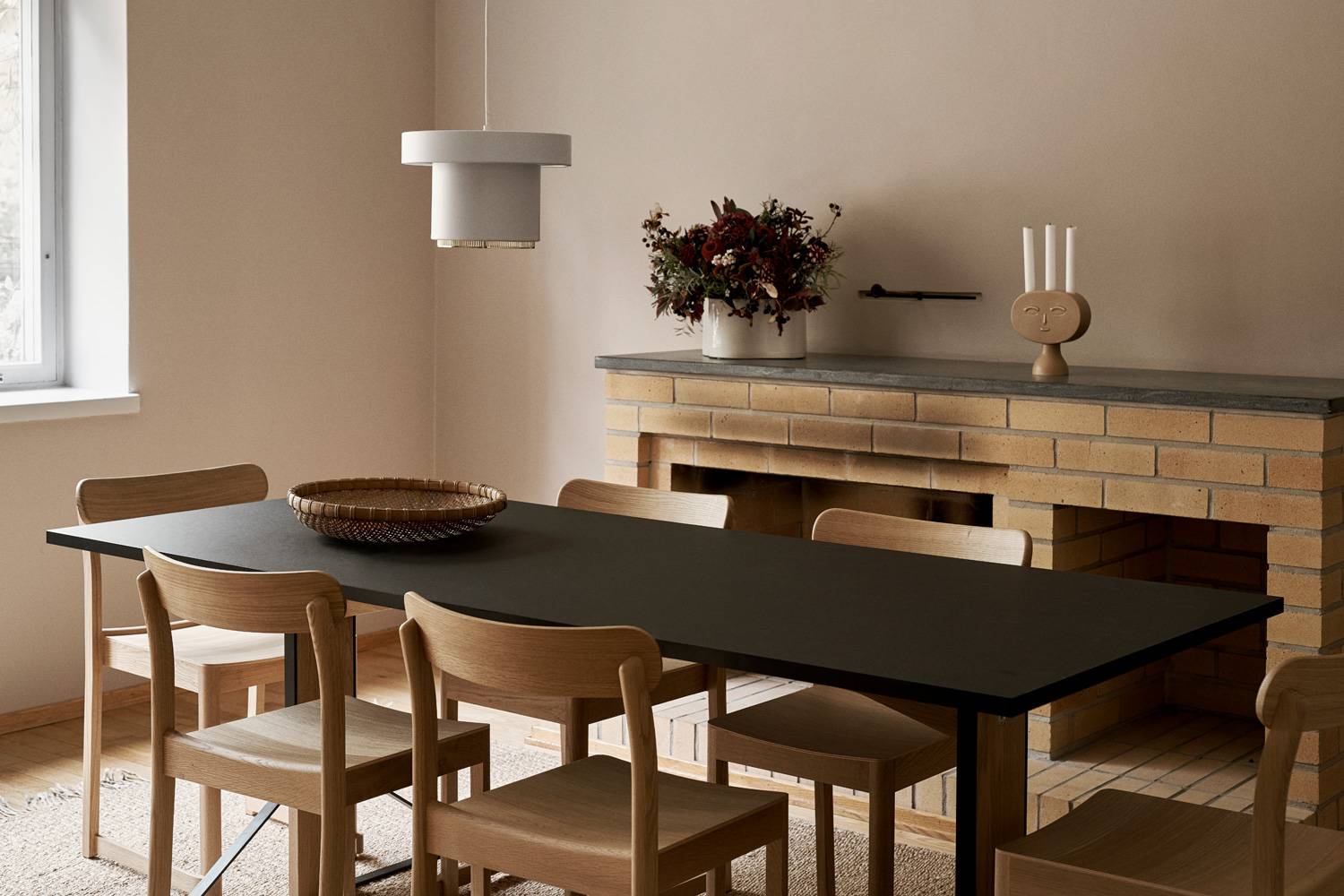 送込 Kaari Table カアリ テーブル ブラックリノリウム REB012 送込