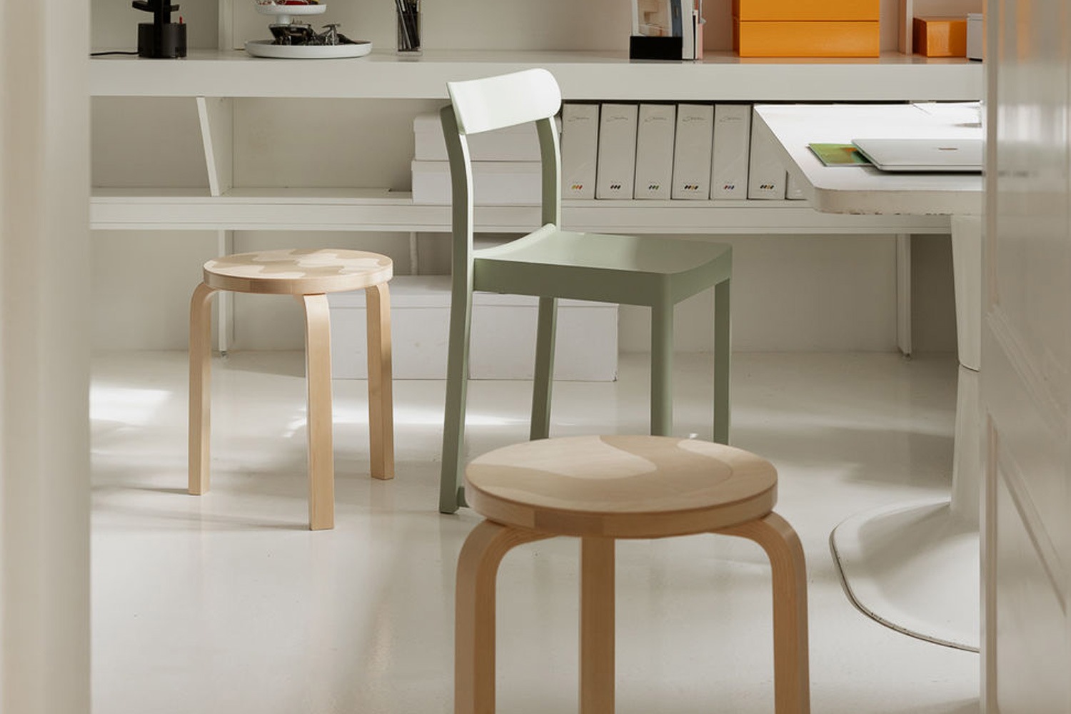 ✩︎⡱✩ Artek Marimekko スツール60キヴェット ︎⡱ Artek Aalto Marimekko Stacking Stool 60 - Kivet – MoMA Design Store