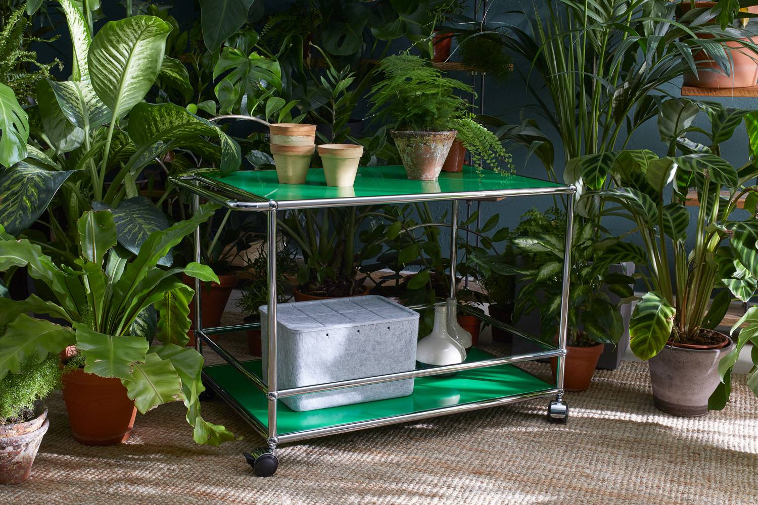 USM Haller ハラ－ D500 メタルボックス 色：グリーン（３） USM Haller lowboard with two hinged doors olive green NEW