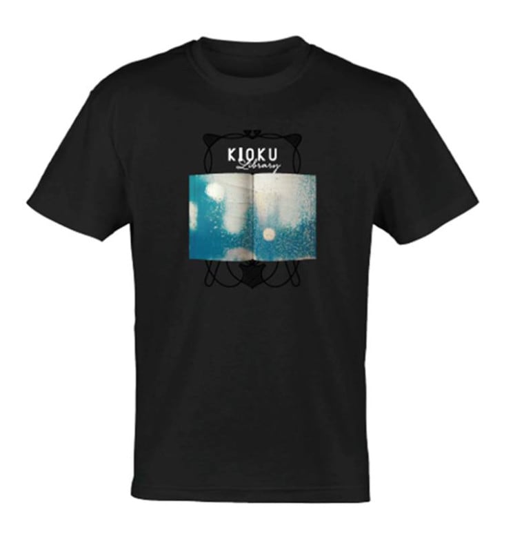 記憶の図書館　受注生産Tシャツ　G-黒　缶バッジ付き