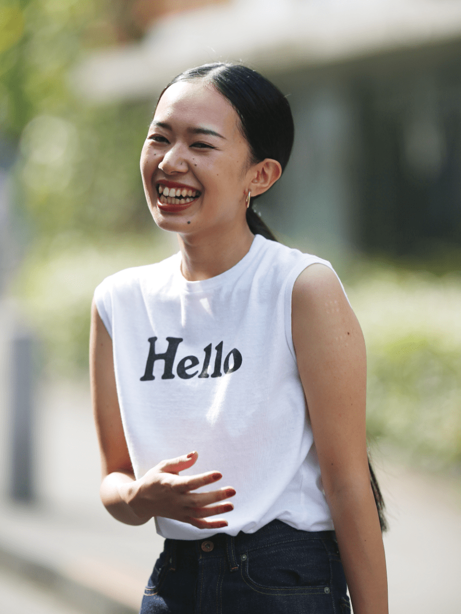 HELLO NOSLEEVE TEE