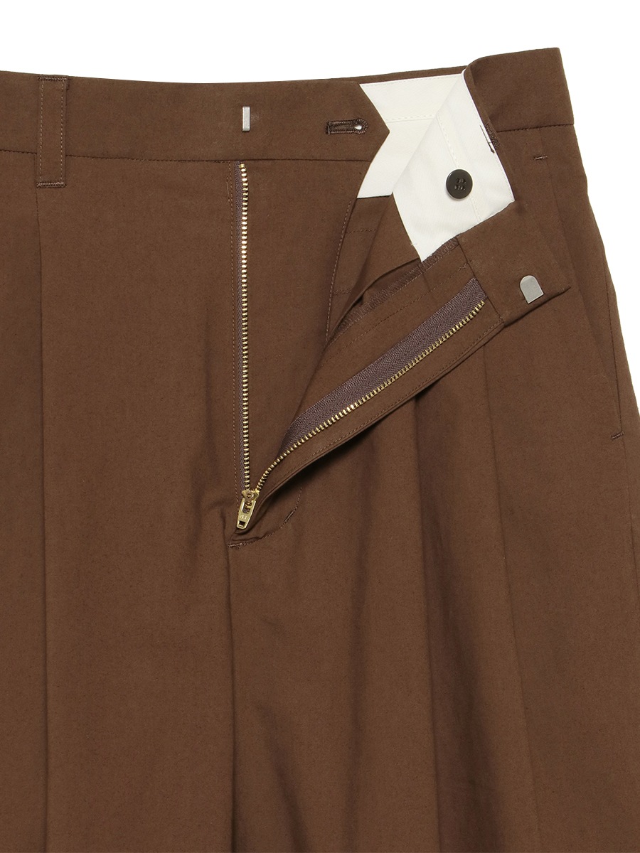 WIDE TUCK SHORTS TYPEWRITER