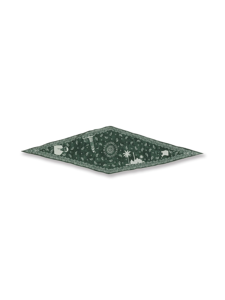 GRAPHIC PAISLEY DIAMOND SCARF | WOMEN | MADISONBLUE