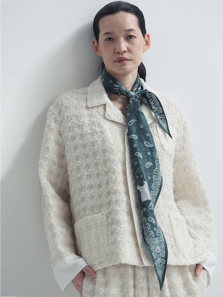 GRAPHIC PAISLEY DIAMOND SCARF | WOMEN | MADISONBLUE