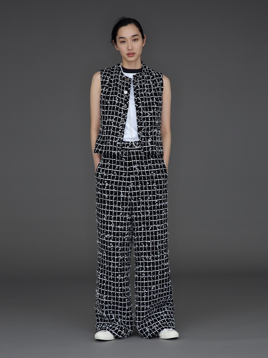 BI-COLOR TRIM CREW NECK TANK