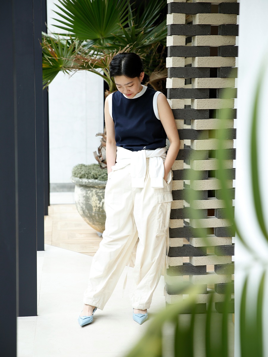 BI-COLOR TRIM CREW NECK TANK