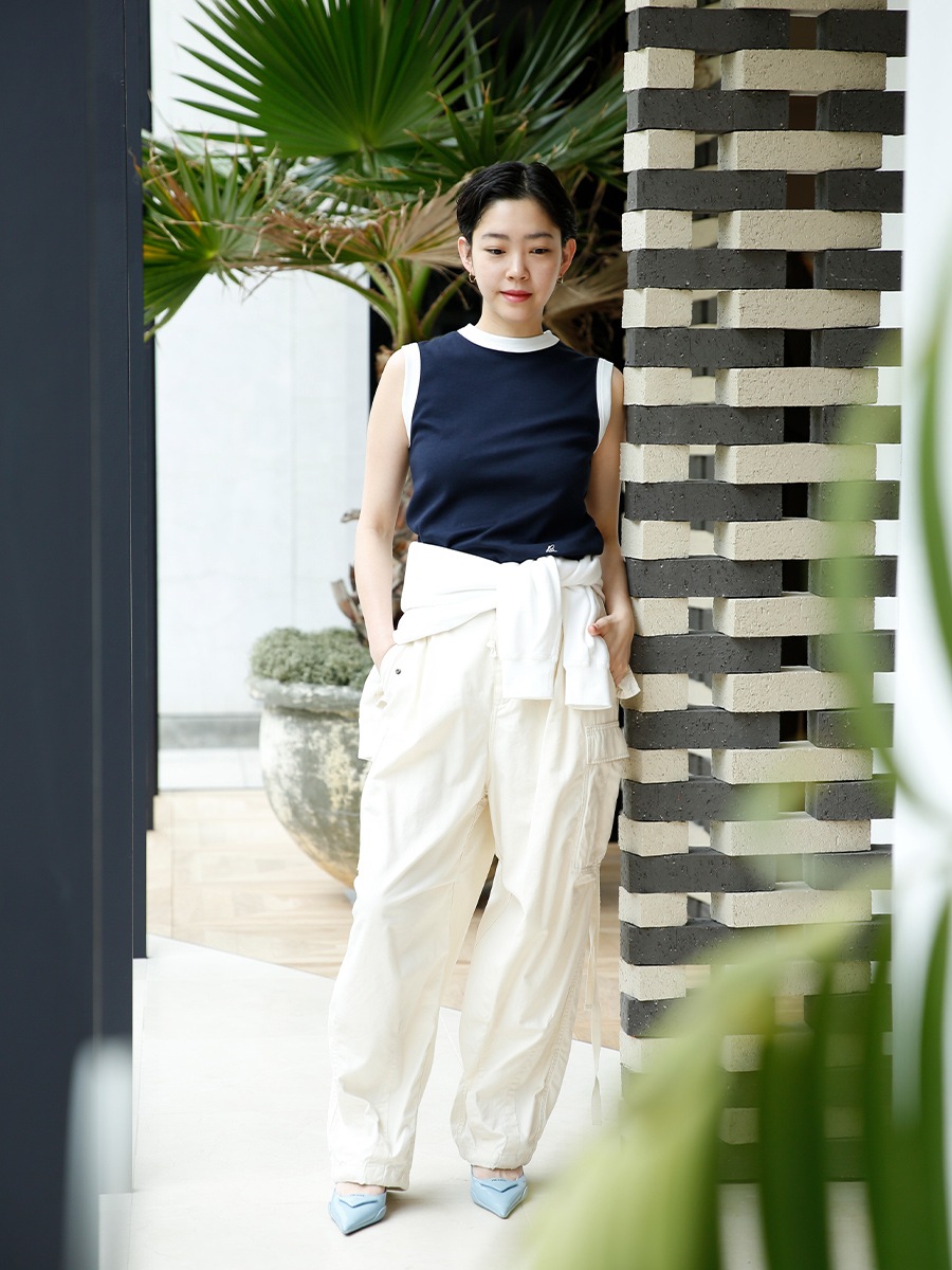 BI-COLOR TRIM CREW NECK TANK