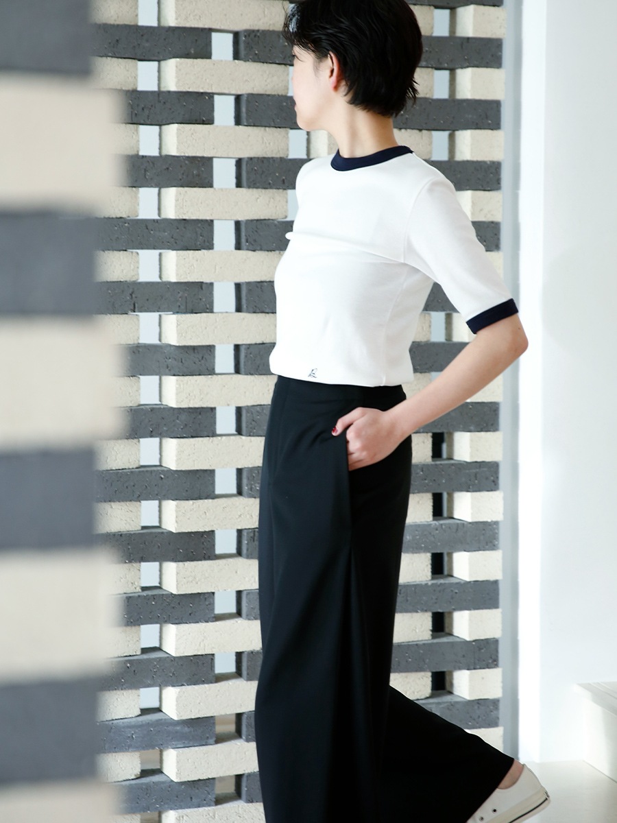 BI-COLOR TRIM CREW NECK TEE