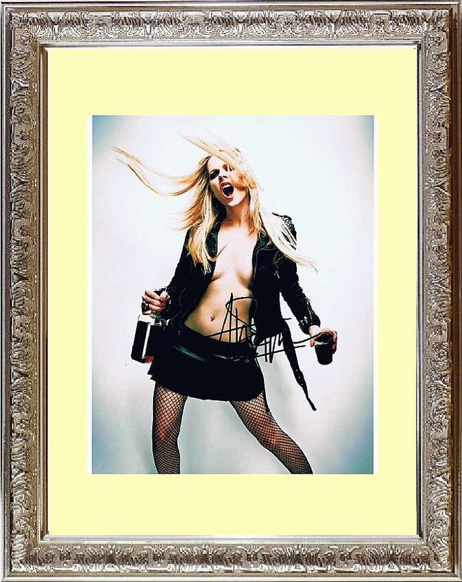 Avril Lavigne アヴリル ラヴィーン 直筆サイン PHOTO