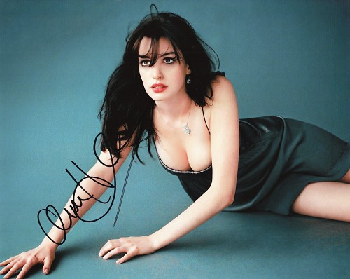 Anne Hathaway アン ハサウェイ 直筆サイン PHOTO | ハリウッド女優