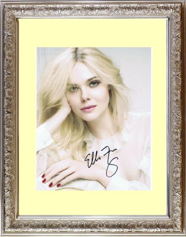 Elle Fanning エル ファニング 直筆サイン PHOTO | ハリウッド女優