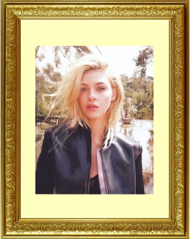 Nicola Peltz ニコラ ペルツ 直筆サイン PHOTO